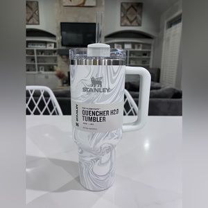 Stanley 40 oz Quencher H2.0 Flowstate Tumbler Polar Swirl